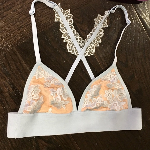 2 Rare VS PINK Lacey Bras - Picture 9 of 16